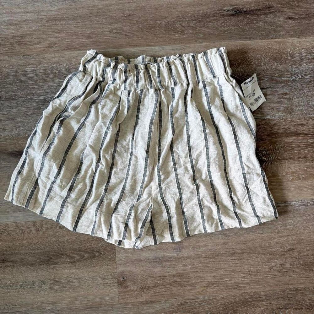 Unbranded Women's Cream and Tan Shorts